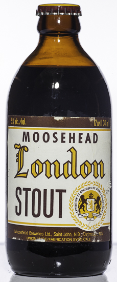 imagen de cerbeza en botella marca Moosehead London Stout